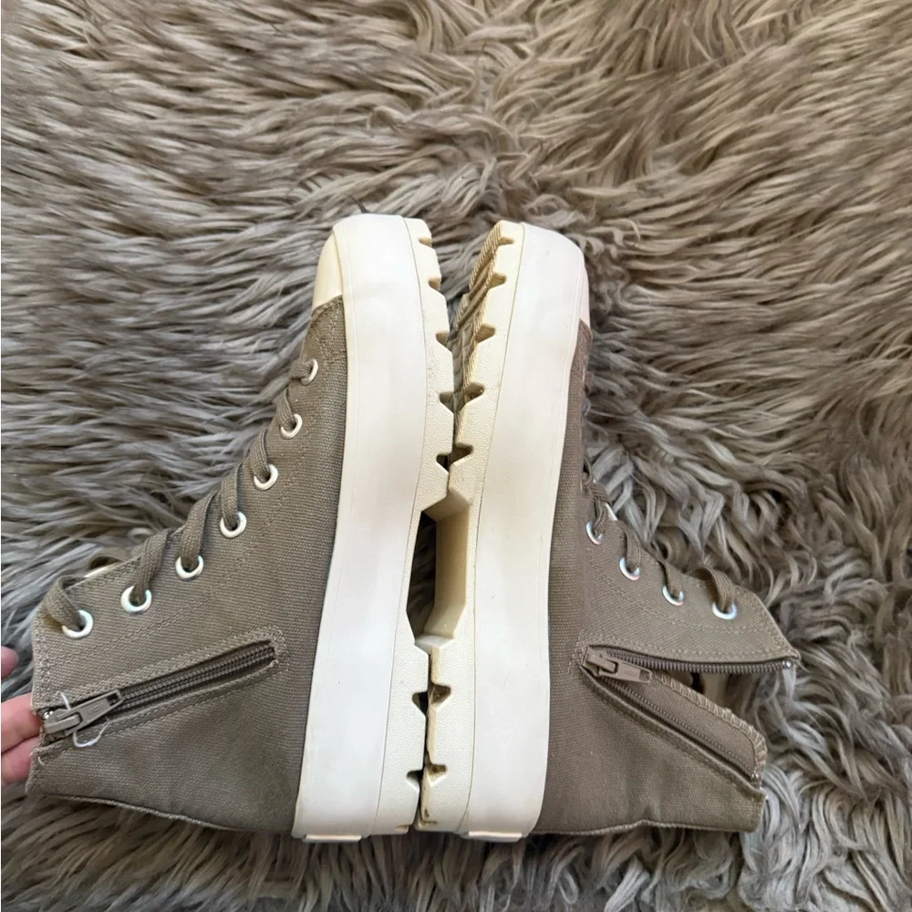 Sincerely Jules Hi-Top Slight Platform Sneakers; Side Zippers; EXC cond; Sz 7.5